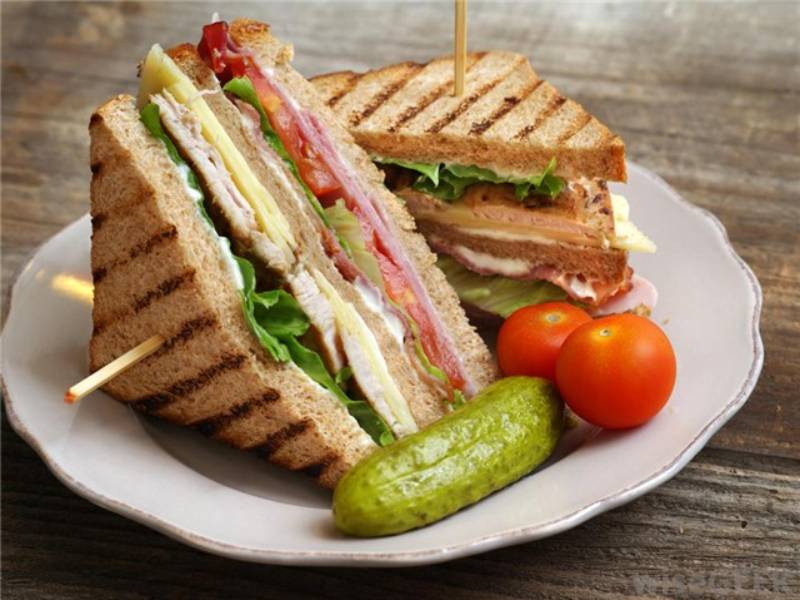 Người Mỹ thường ăn trưa bằng bánh sandwich